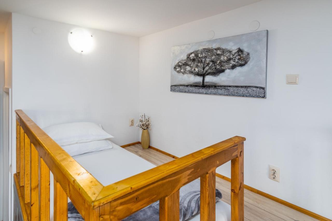Apartment Tomas Спліт Екстер'єр фото